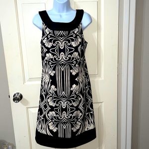 Sleeveless black & white Dress